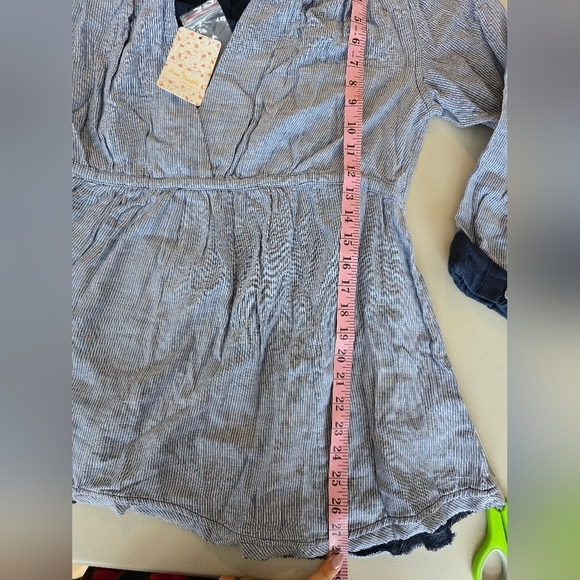 NWT Free People Blue Striped V-Neck Long Sleeve Women's Blouse Sz M. - Picture 6 of 9